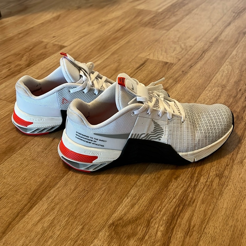 Size 8.5 women’s Metcon